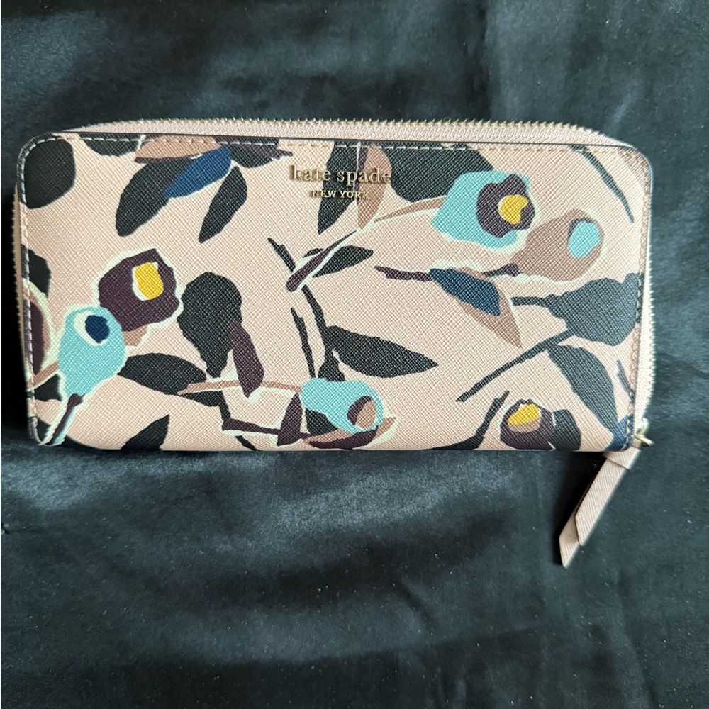 ** SOLD ** Kate Spade Black and Brown Wallet with Zip-Around Design